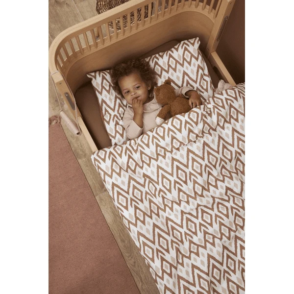 Meyco Biancheria Da Letto Per Lettino 120 X 150 Cm Ikat Sand / Uni Toffee 4 Meyco Biancheria Da Letto Per Lettino 120 X 150 Cm Ikat Sand / Uni Toffee - immagine 2